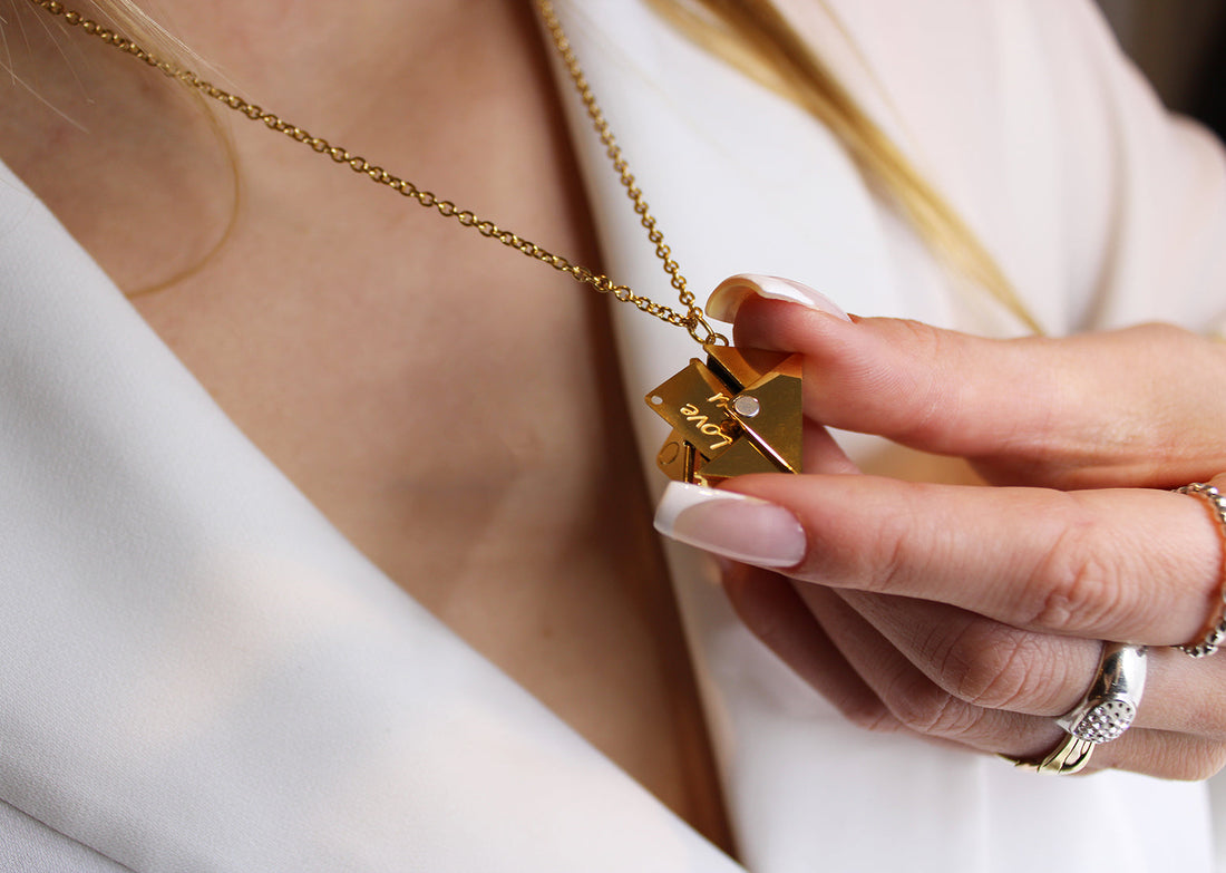 Message secret ♡ | Collier enveloppe "Love You" en acier inoxydable